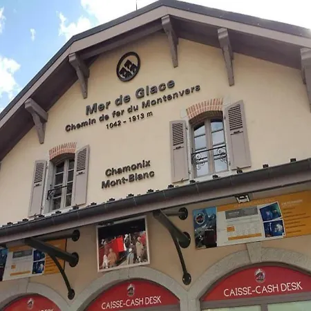 T2+cabine Independante Au Depart Des Telecabines Saint-gervais/bettex/mont D'arbois